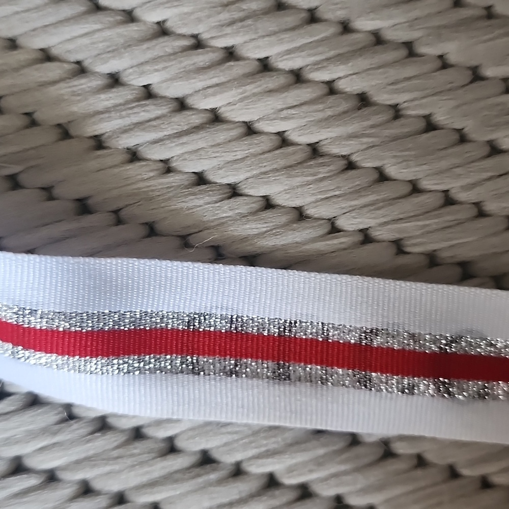 Authentic Gucci Ribbon - Picture 3 of 8